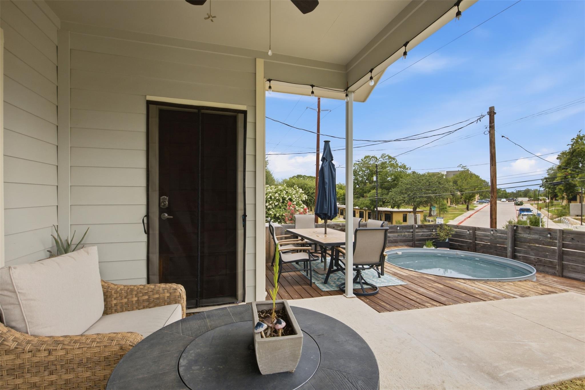 1134 Chicon St #a Property Photo 6
