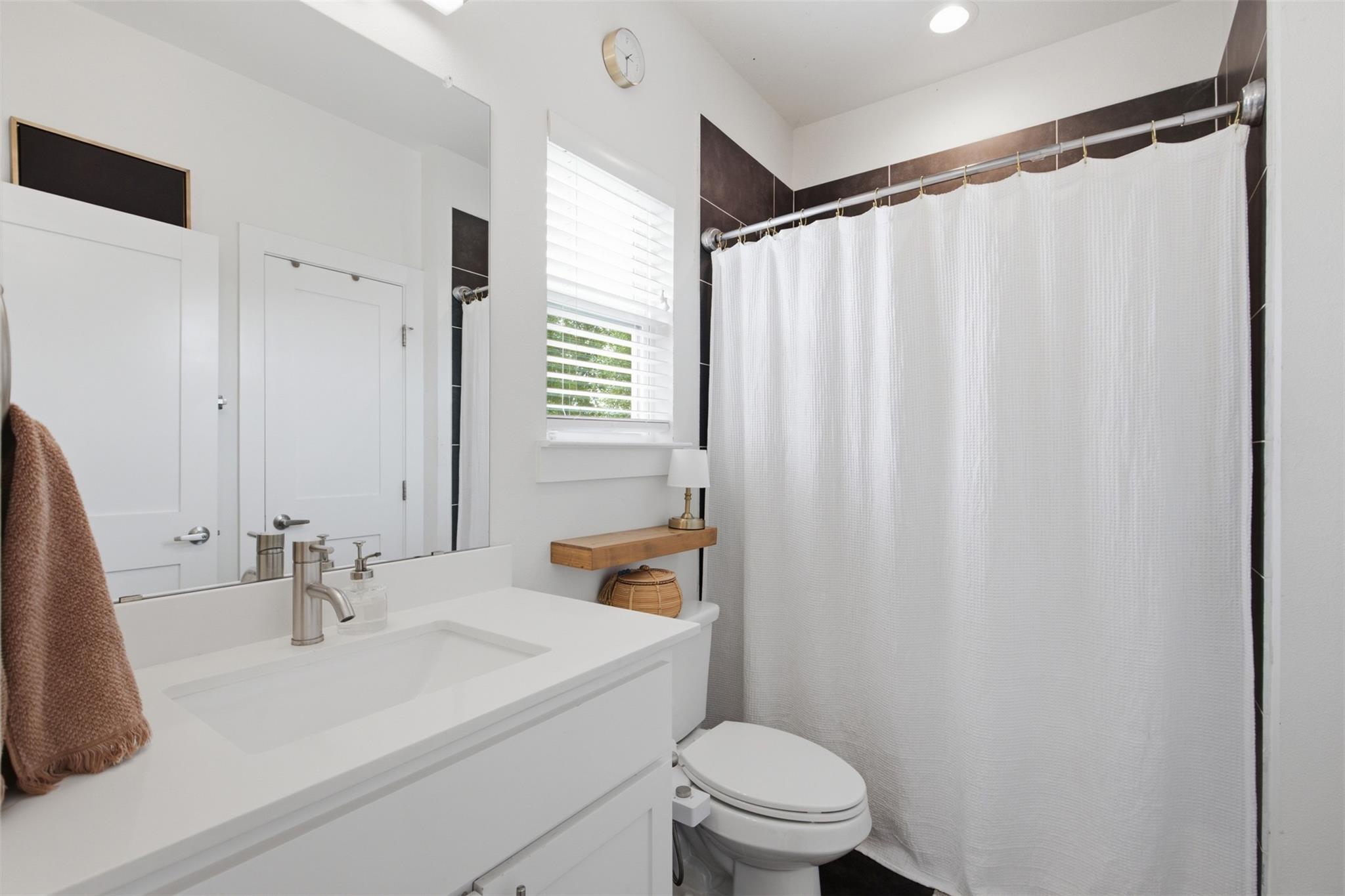 1134 Chicon St #a Property Photo 25