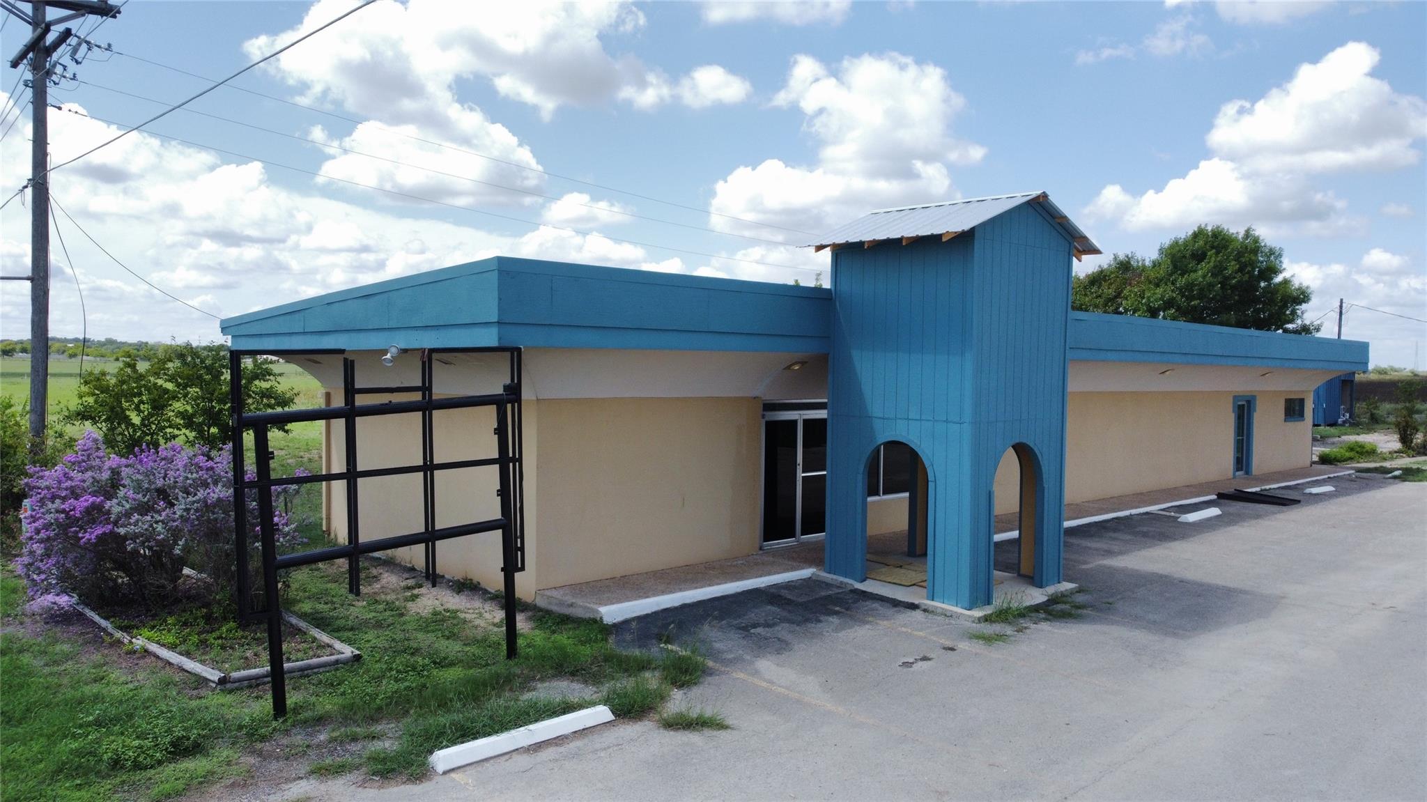 16870 N State Highway 123 None Property Photo 1
