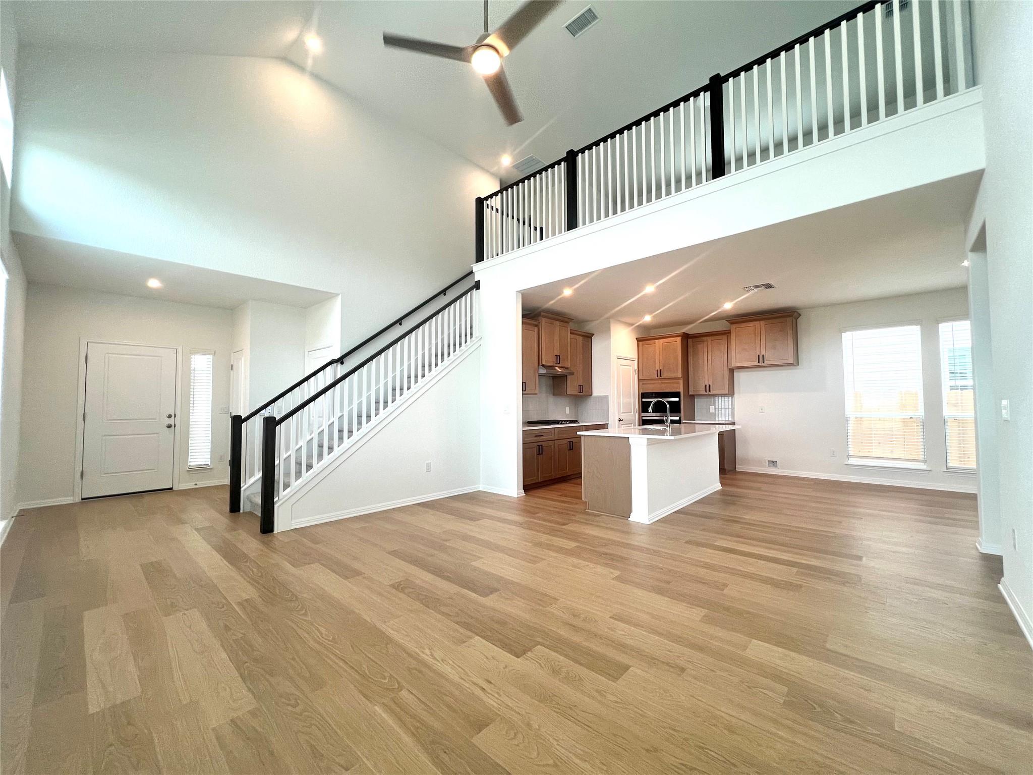 310 Young St Property Photo 3