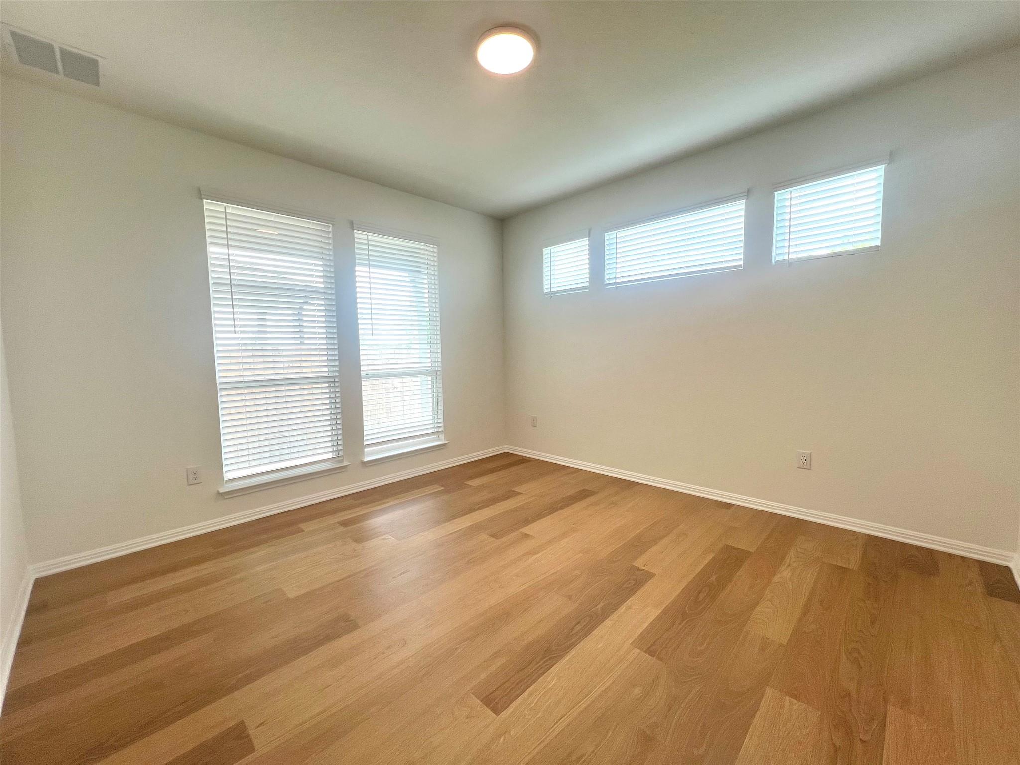 310 Young St Property Photo 7
