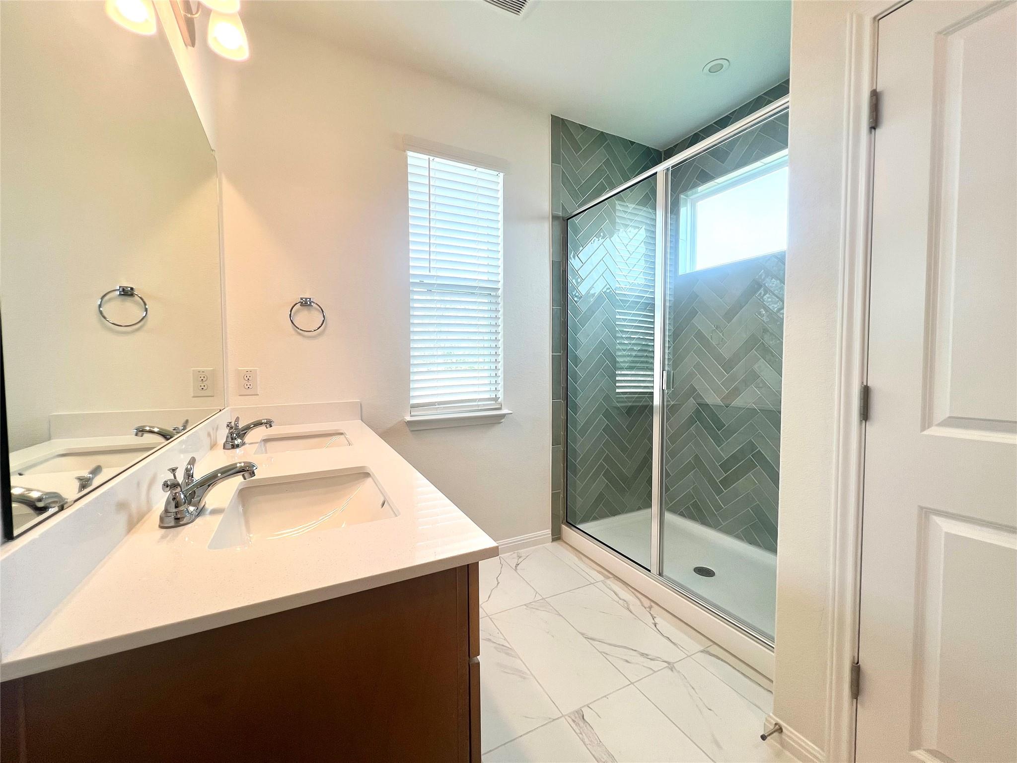 310 Young St Property Photo 8