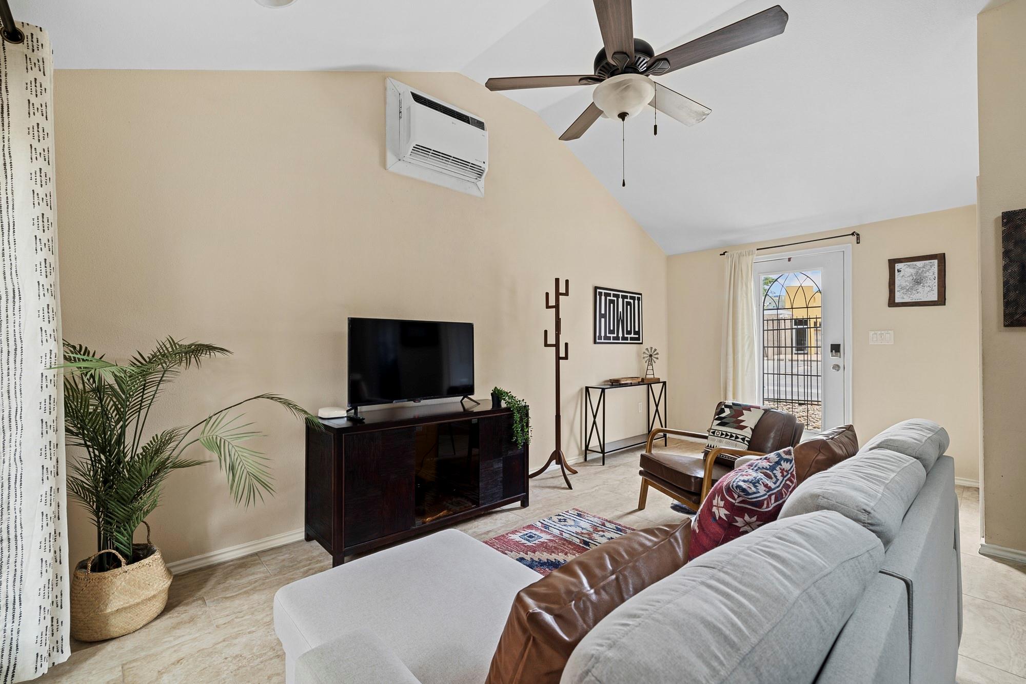 75 Pedernales St Property Photo 4