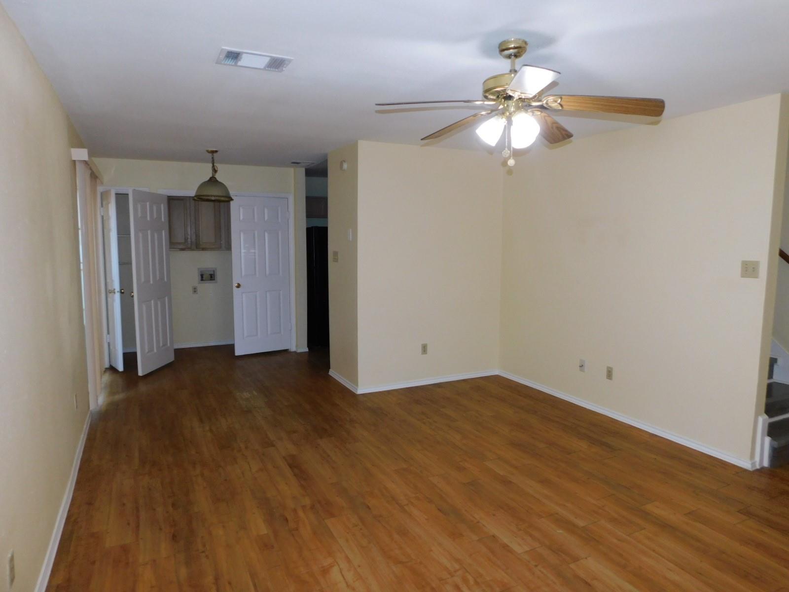 2211 Katy Ln #d Property Photo 2
