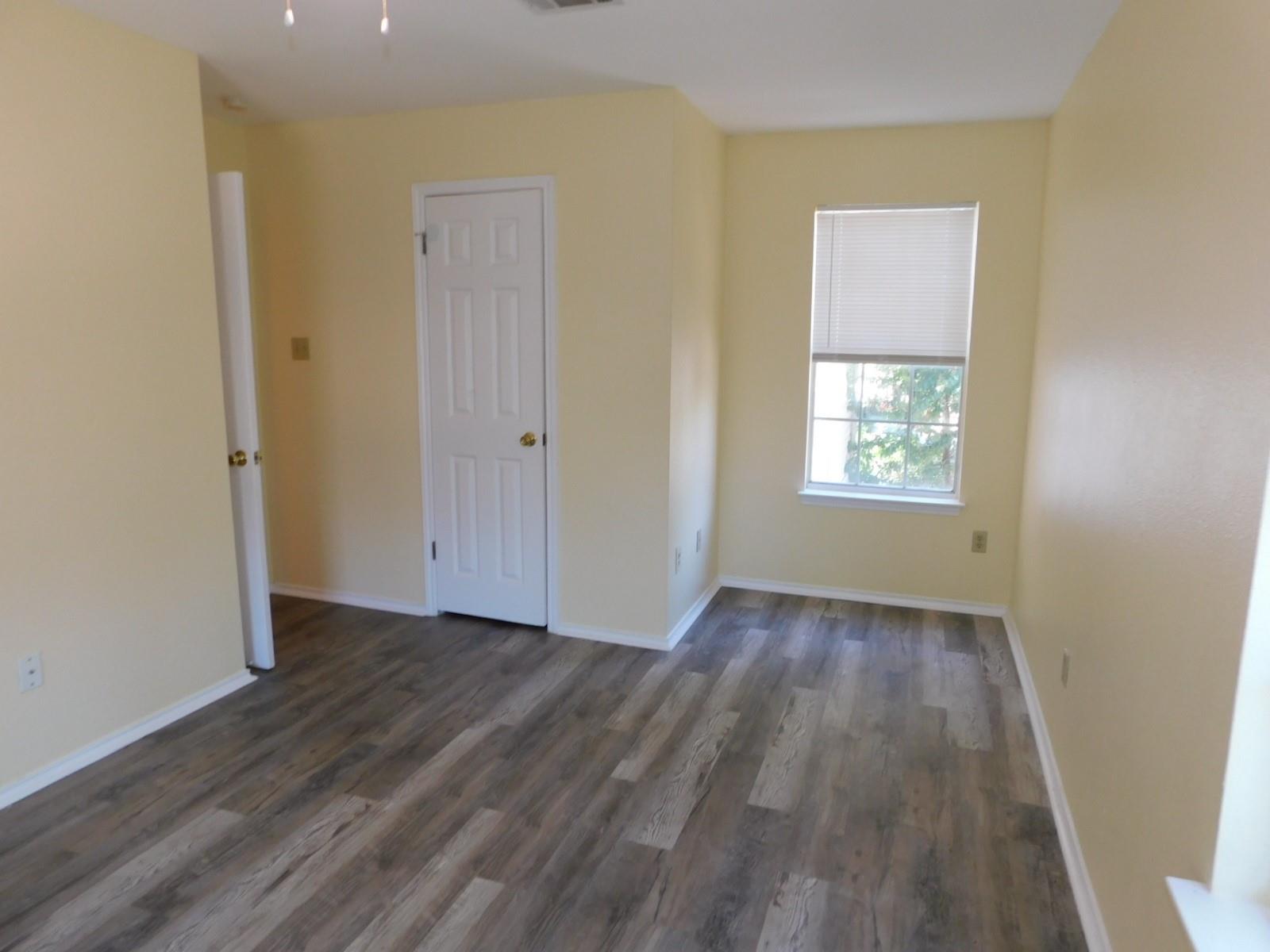 2211 Katy Ln #d Property Photo 8