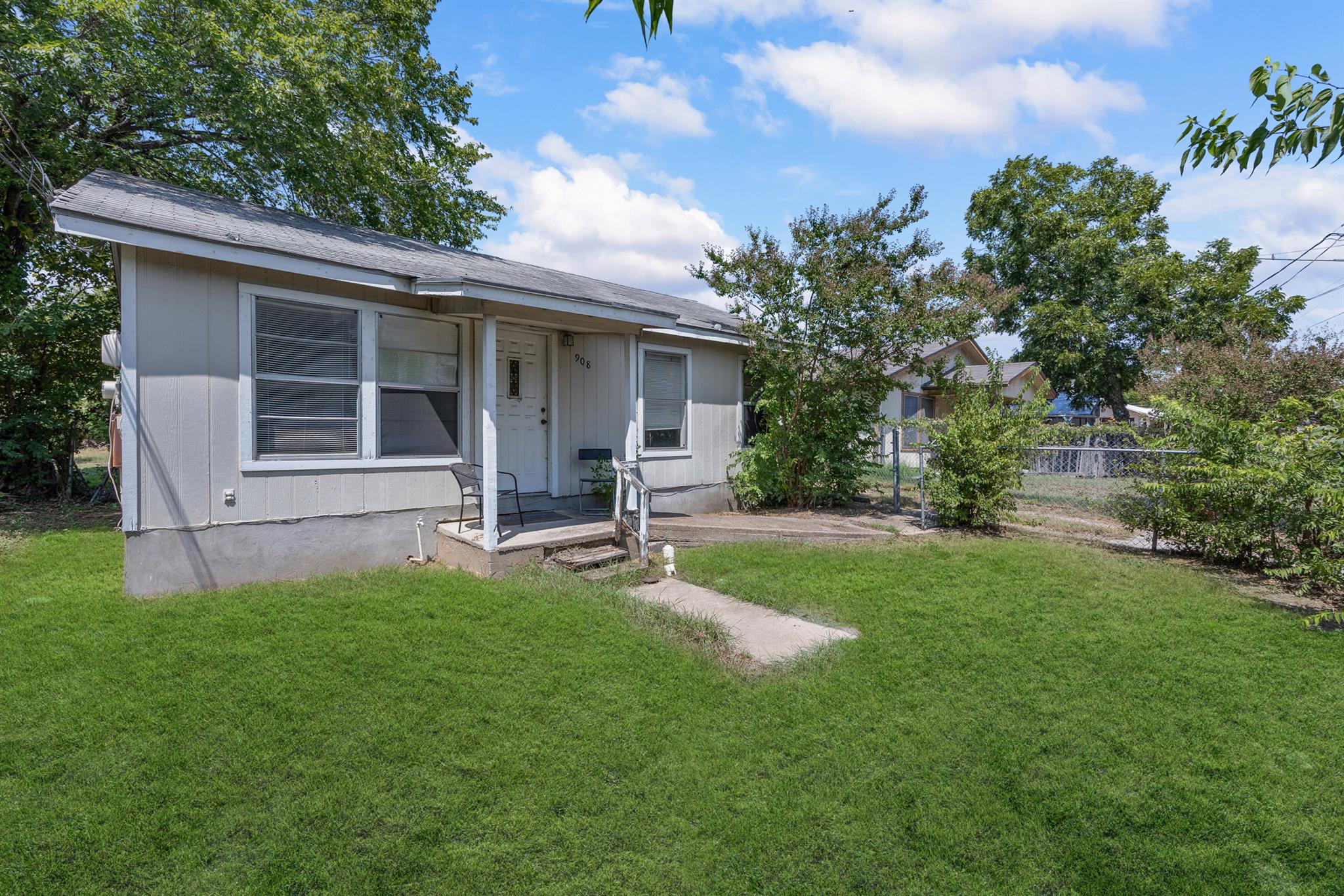 908 Vargas Rd Property Photo 4