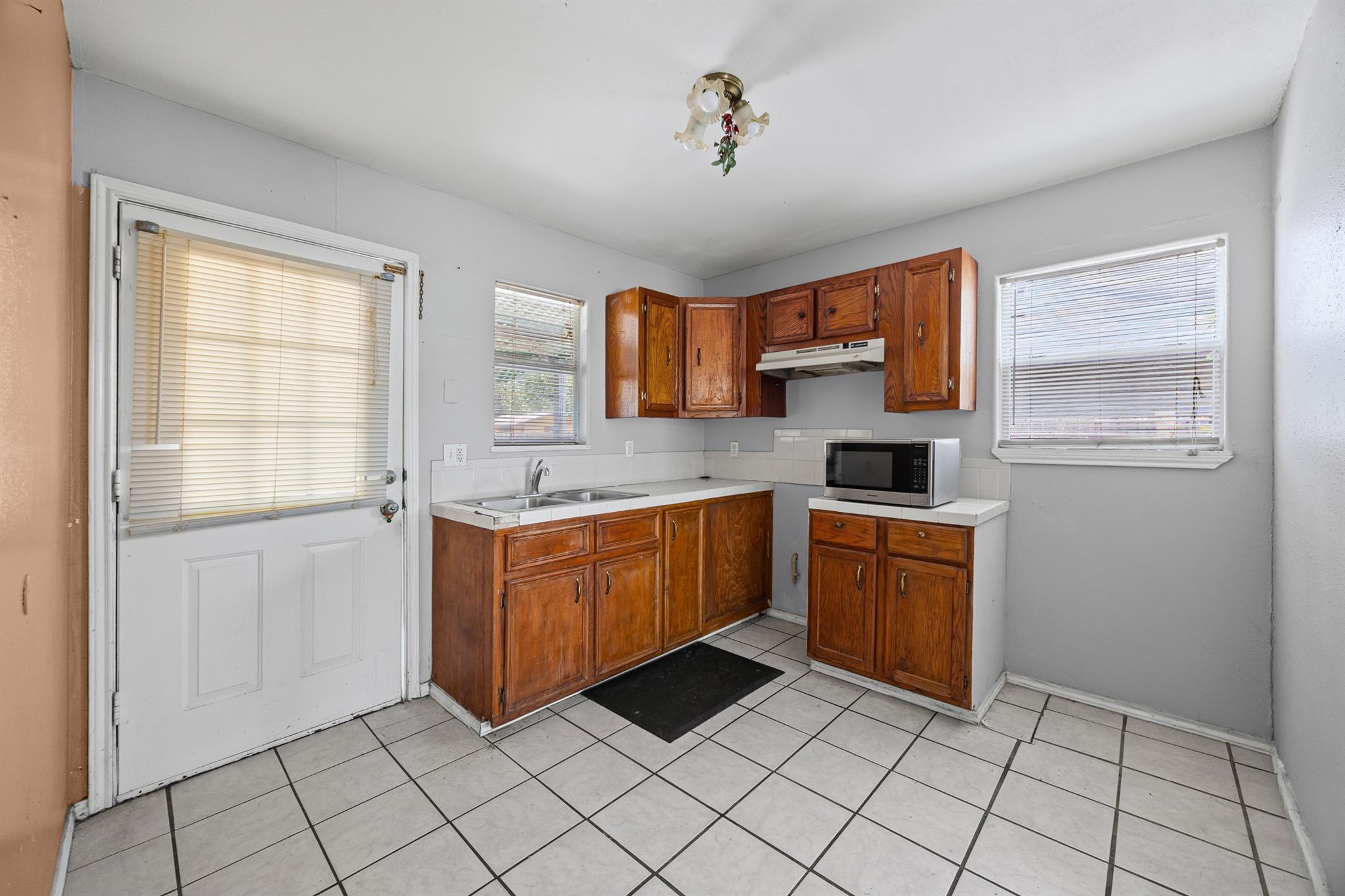 908 Vargas Rd Property Photo 16