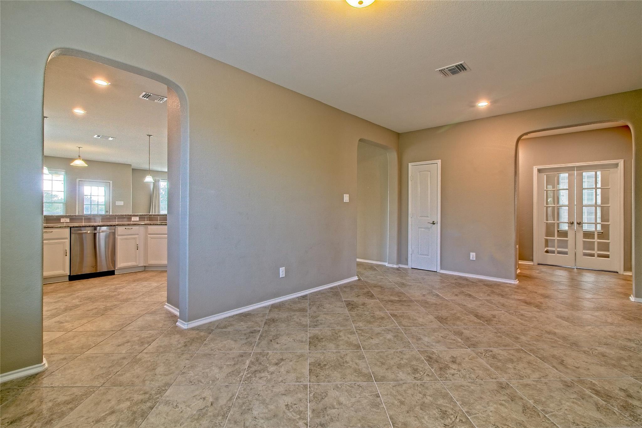 31443 Kingsway Rd Property Photo 6
