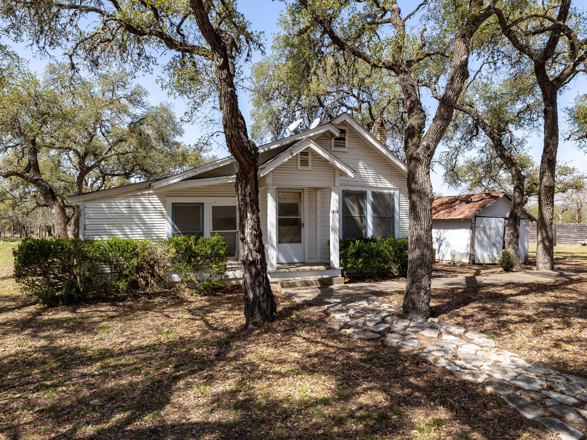 519 Old Fitzhugh Rd Property Photo 6