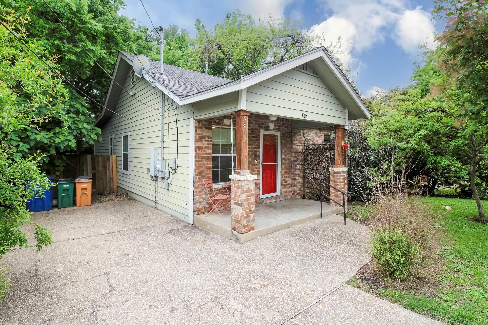 5411 Hudson St Property Photo 2