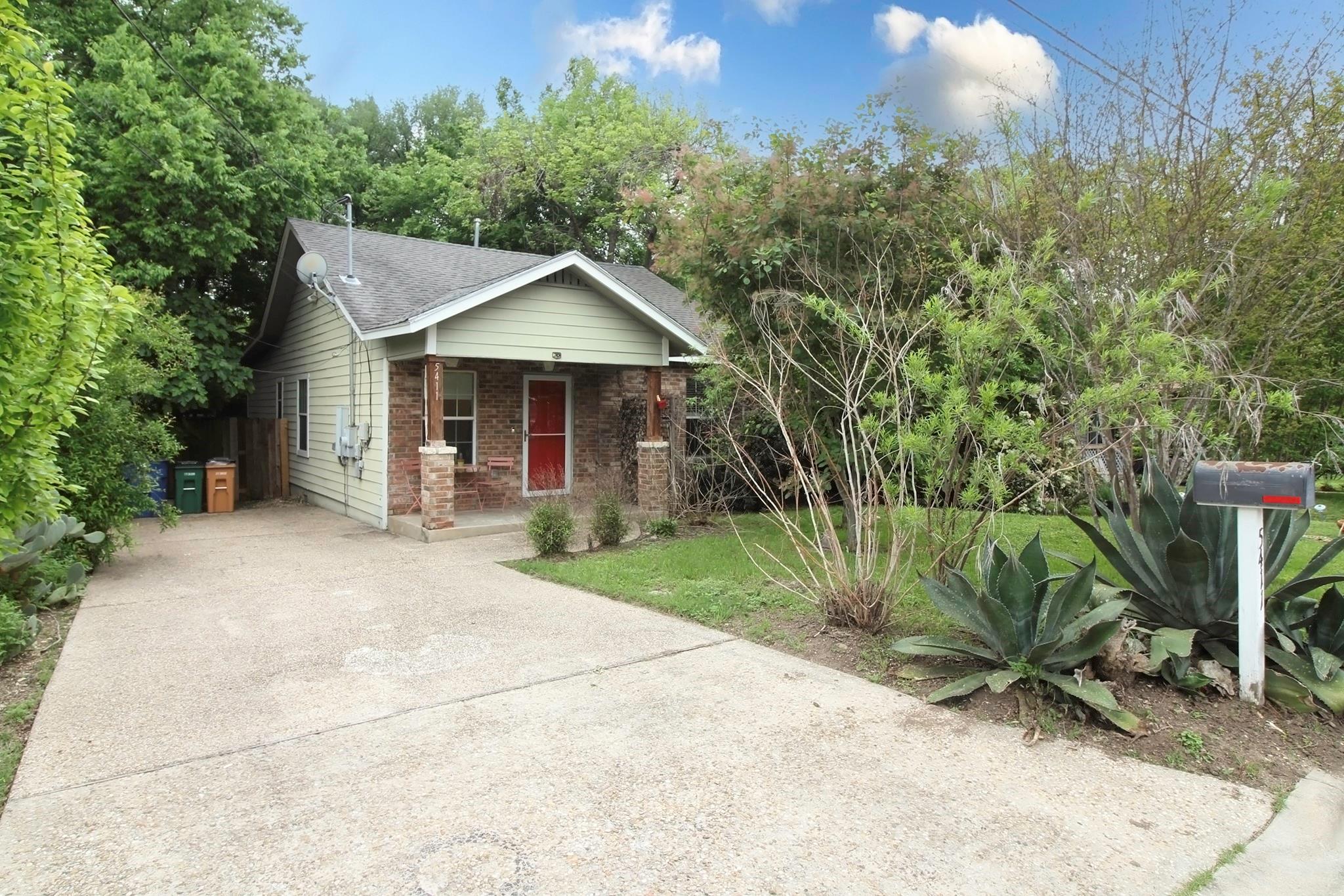 5411 Hudson St Property Photo 3