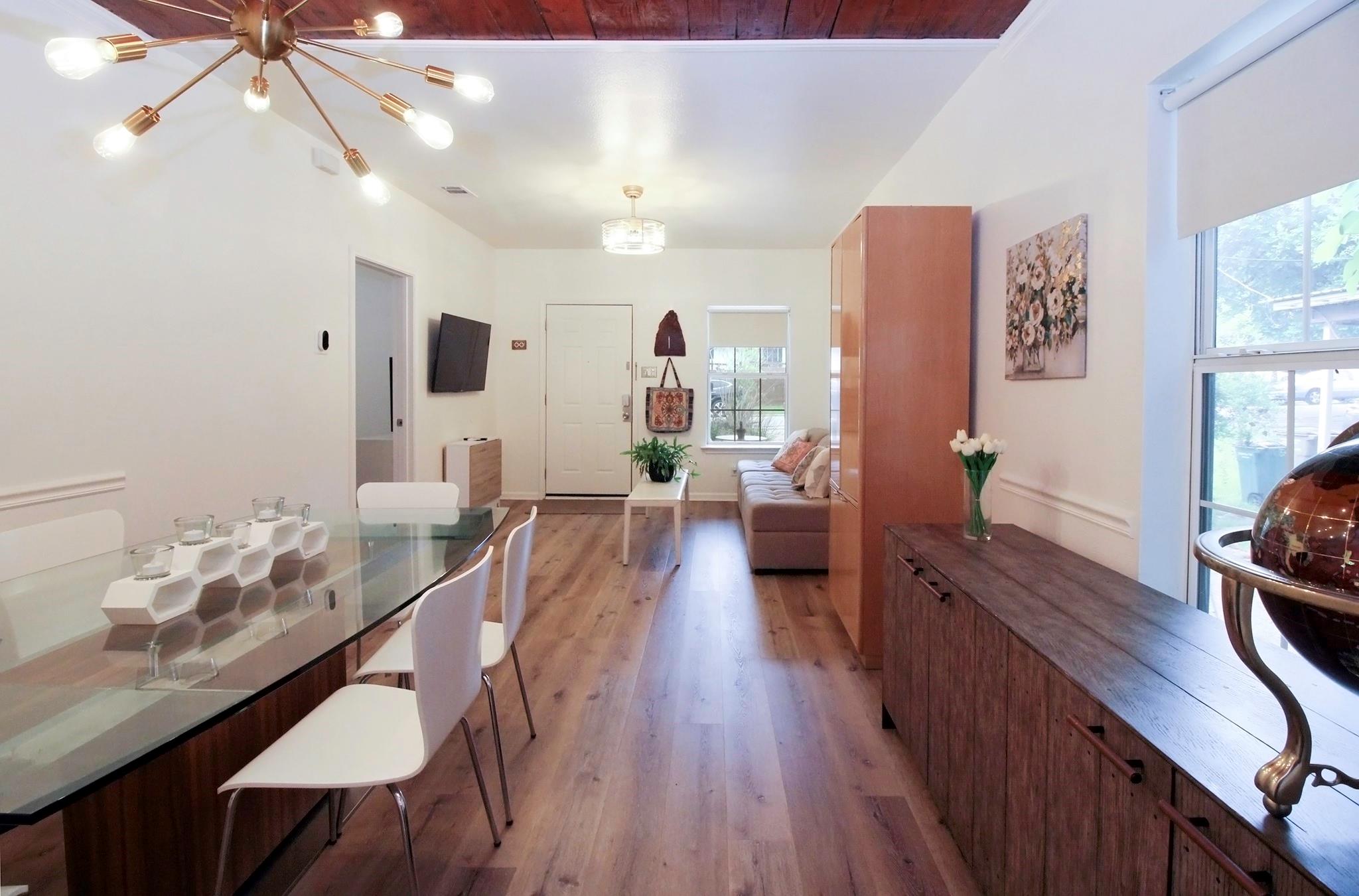 5411 Hudson St Property Photo 4