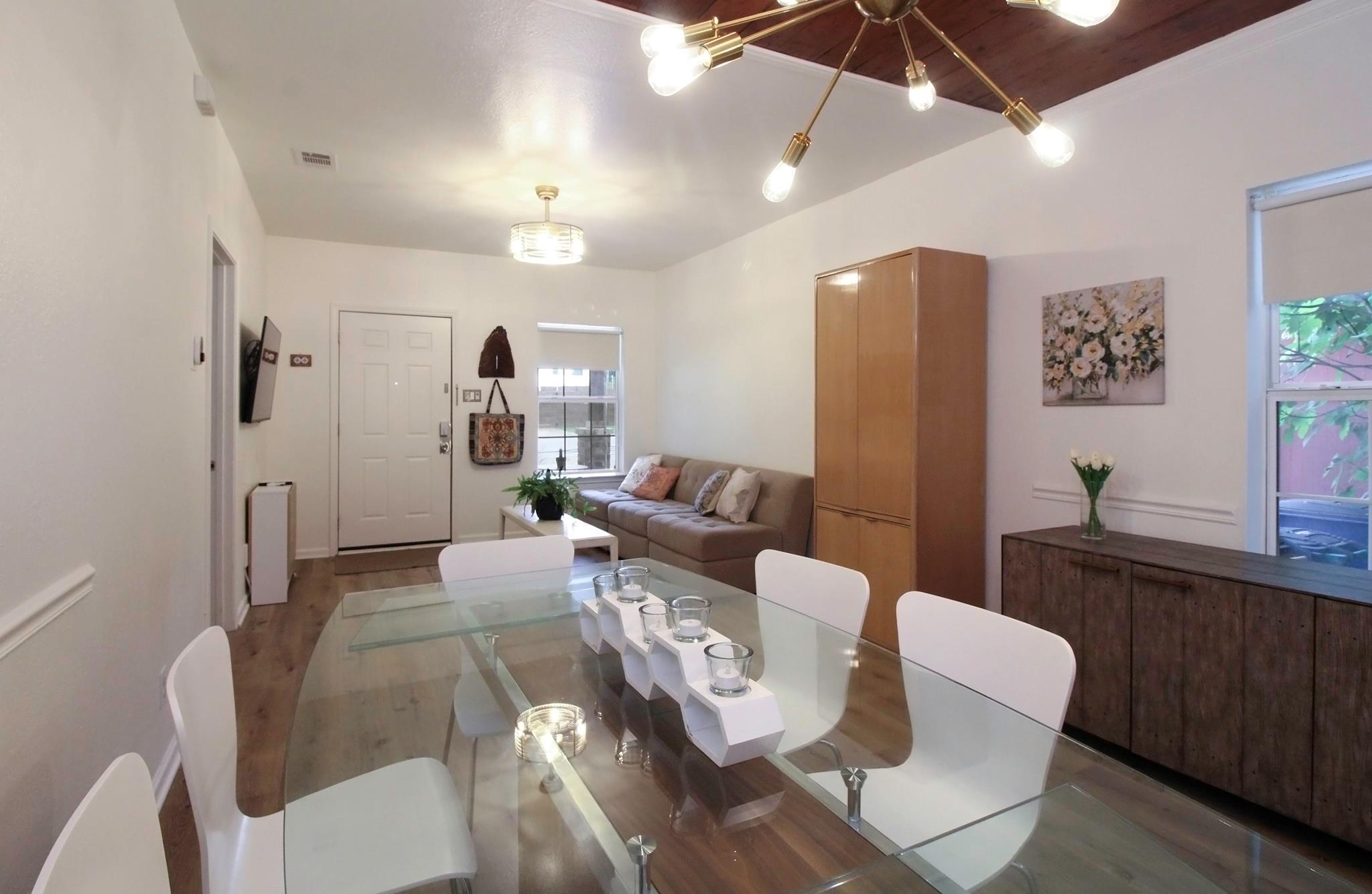 5411 Hudson St Property Photo 5