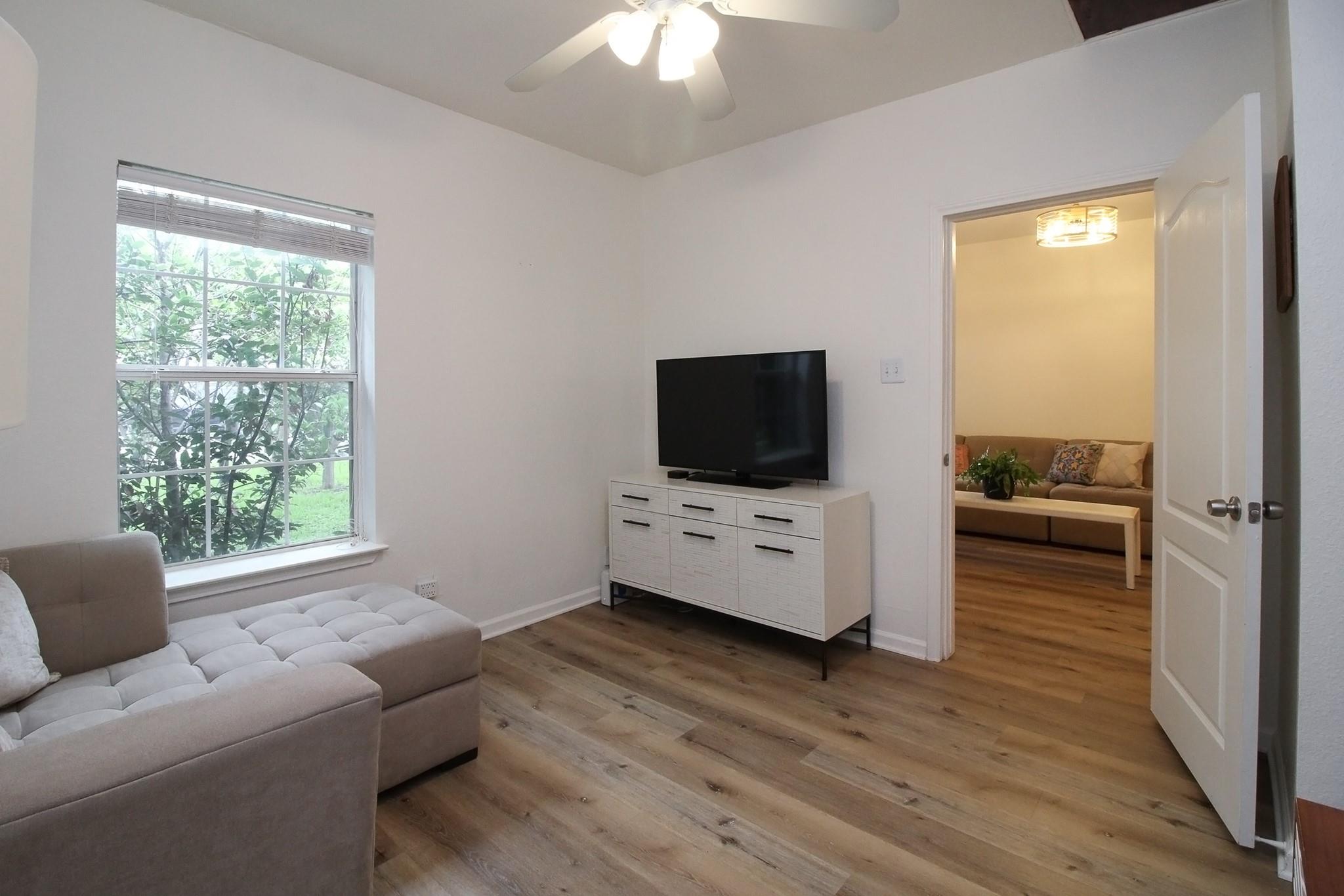 5411 Hudson St Property Photo 7