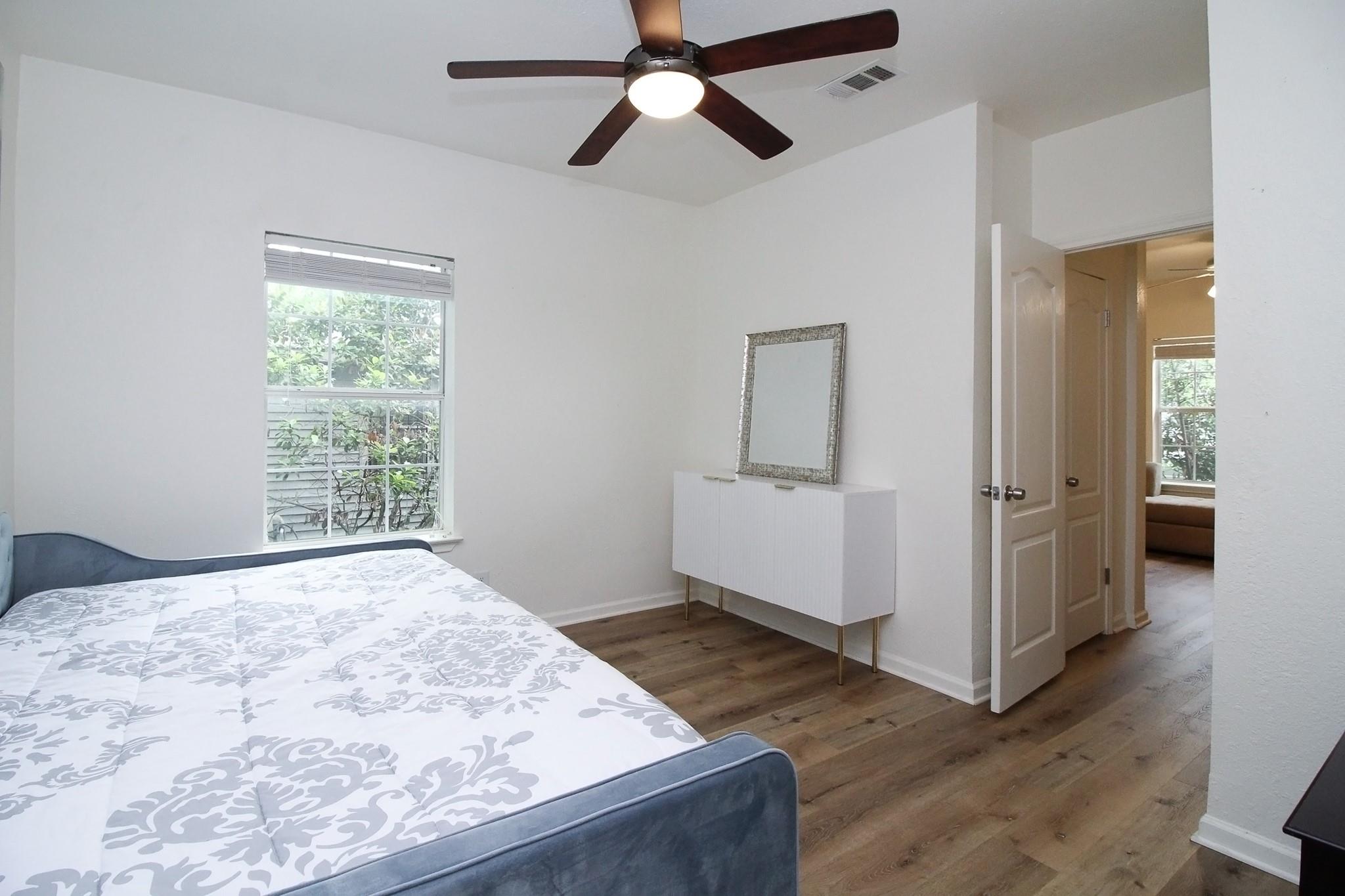 5411 Hudson St Property Photo 12