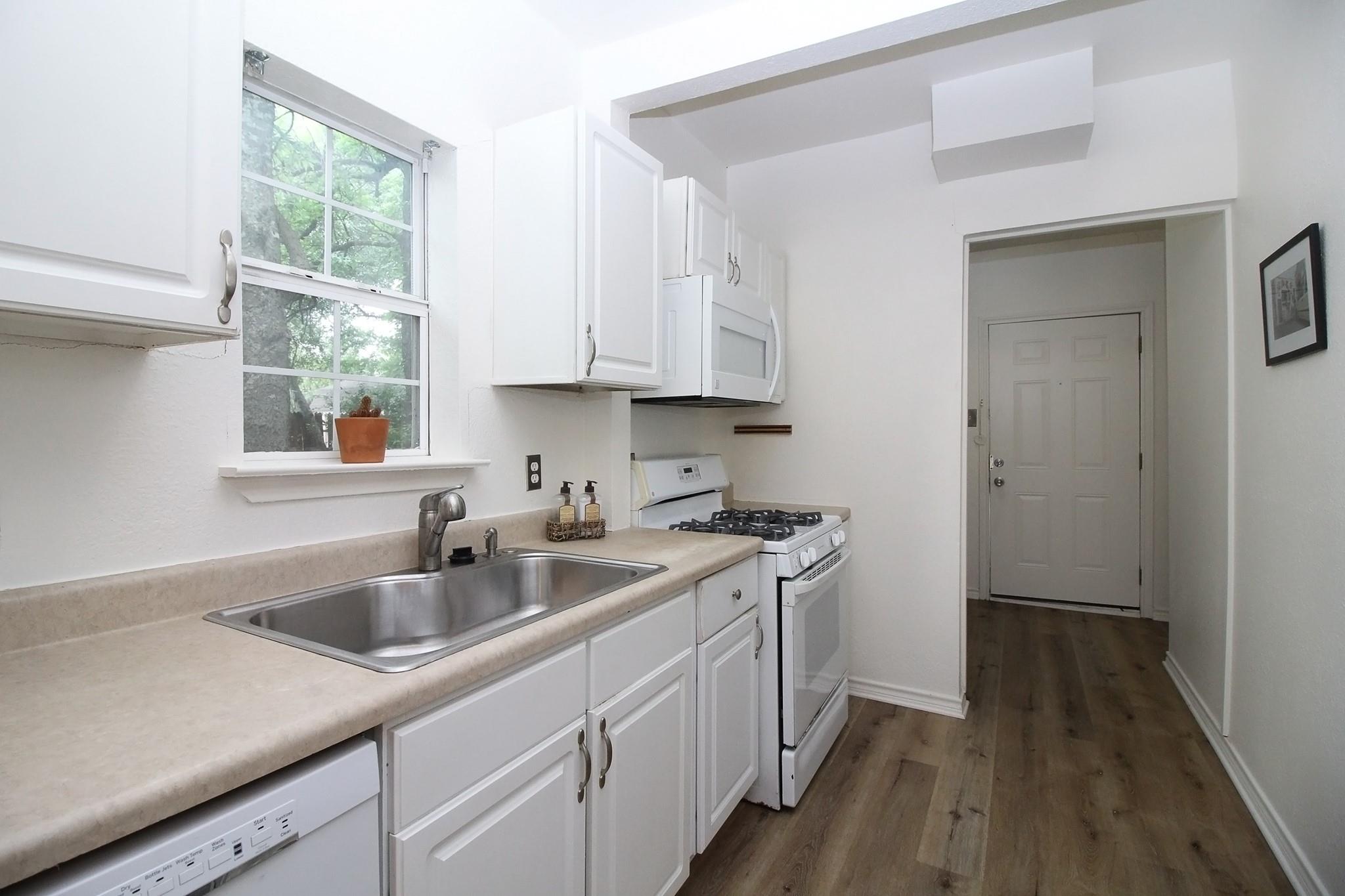 5411 Hudson St Property Photo 14