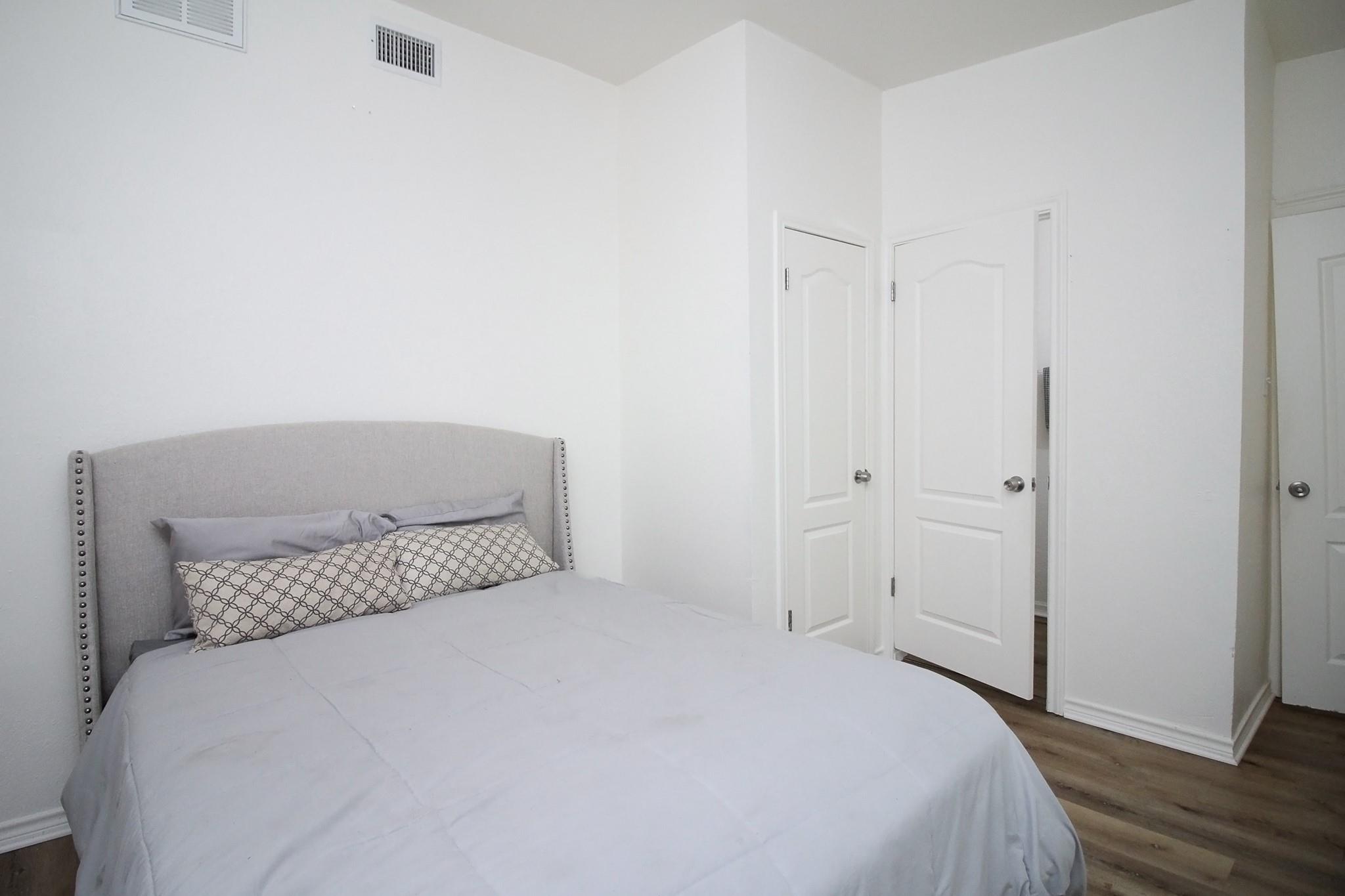 5411 Hudson St Property Photo 17