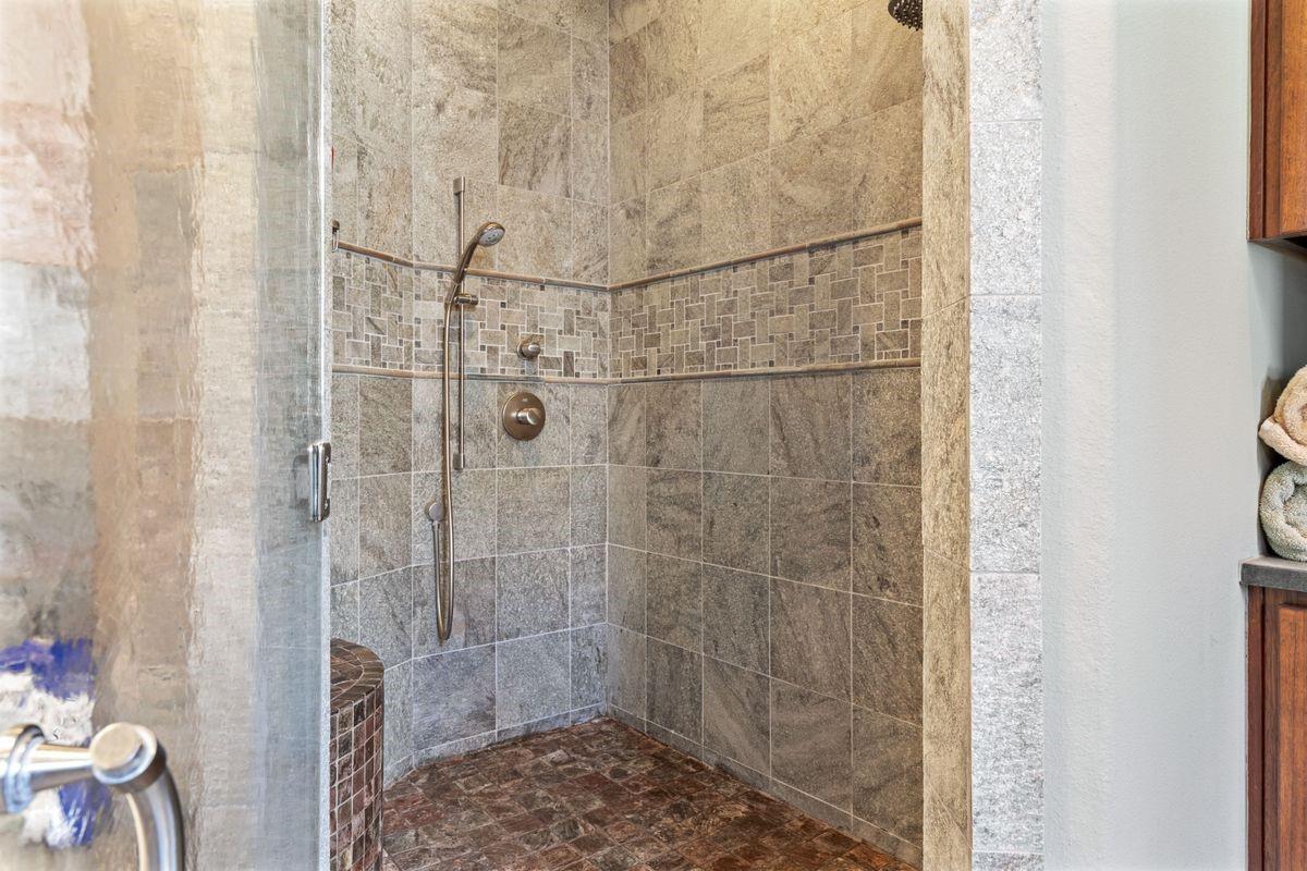 17807 Breakwater Dr Property Photo 20