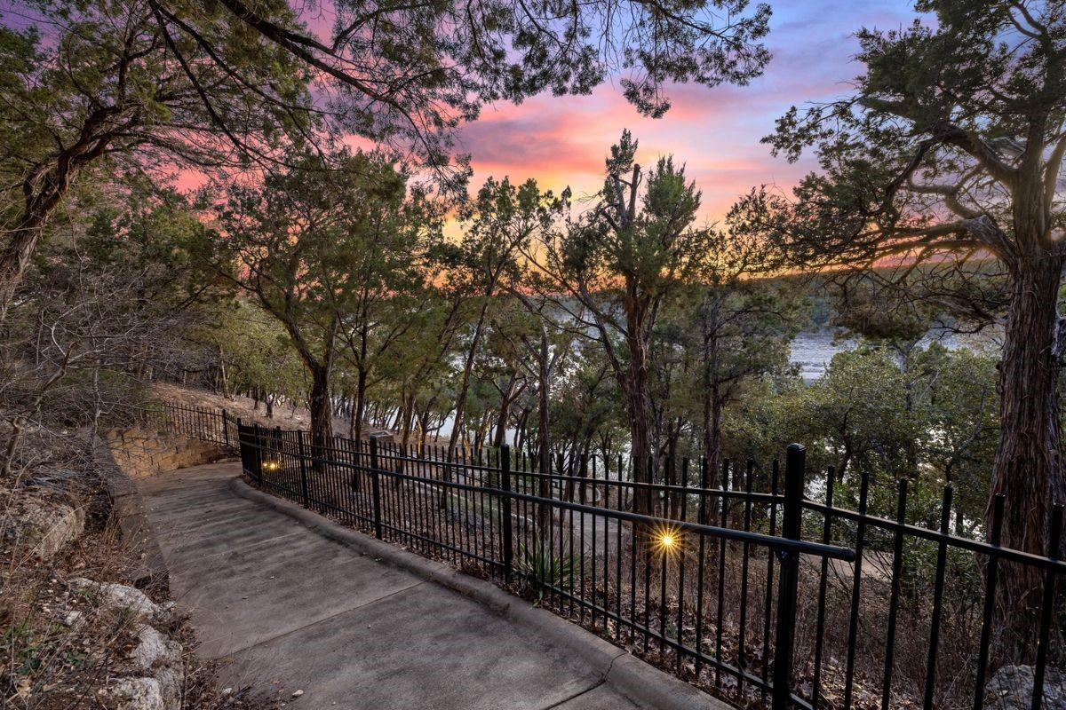 17807 Breakwater Dr Property Photo 38