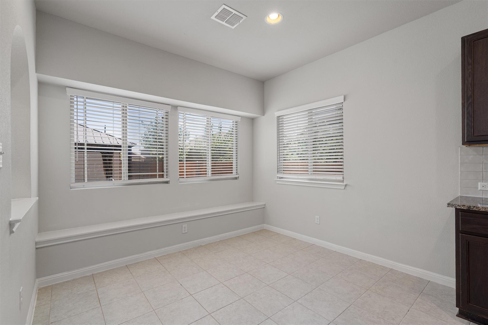 256 Pelican Bay Cir Property Photo 8