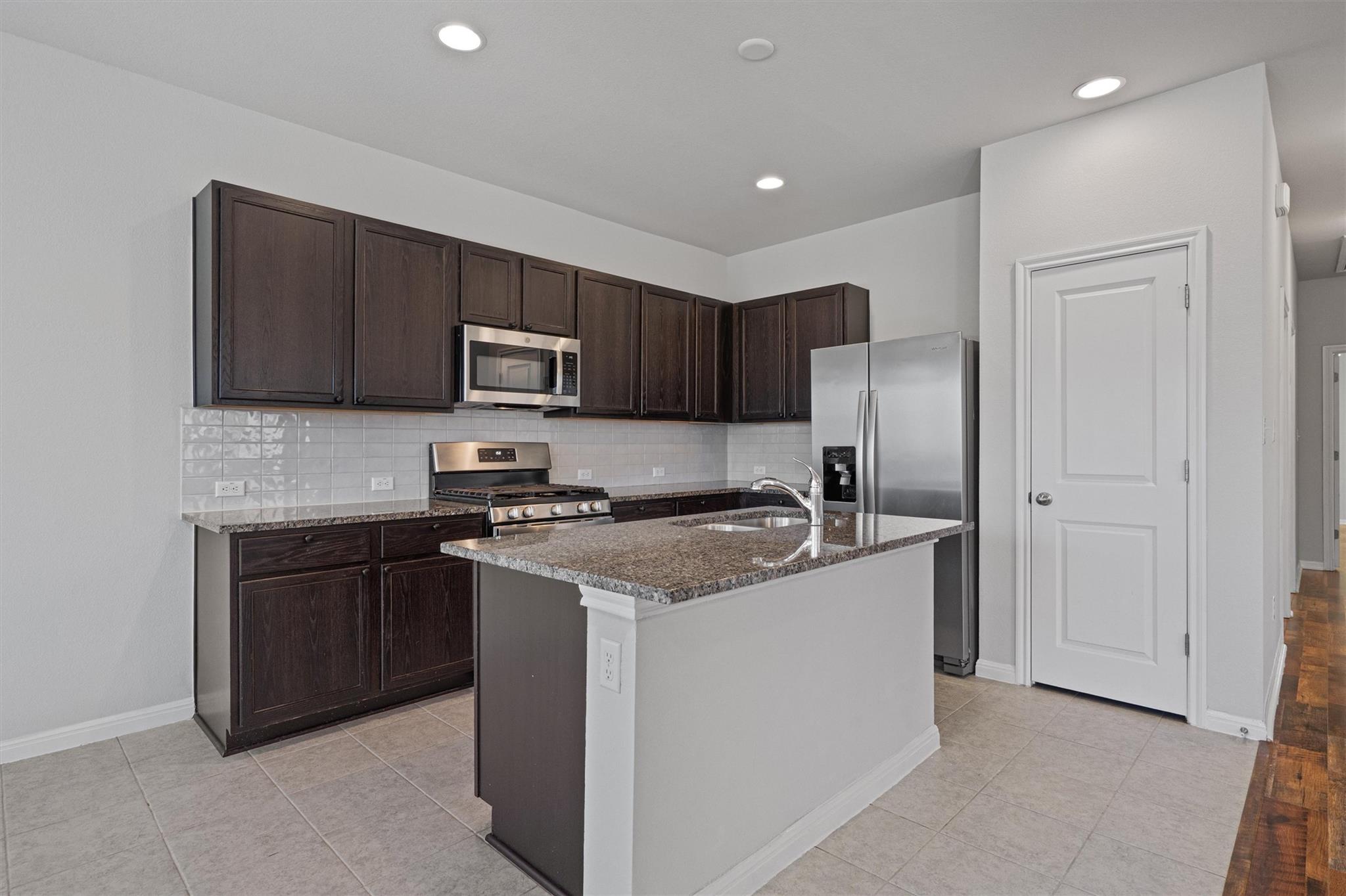 256 Pelican Bay Cir Property Photo 10
