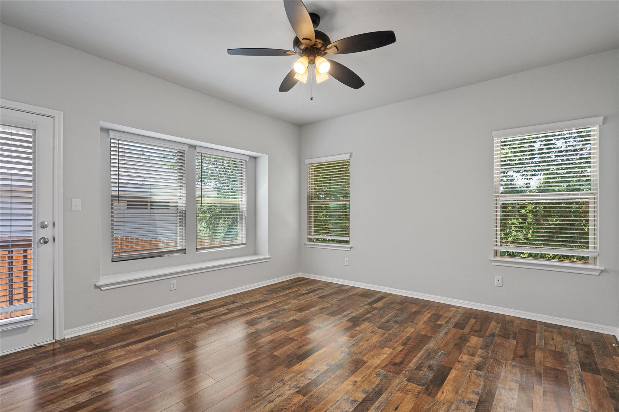 256 Pelican Bay Cir Property Photo 14