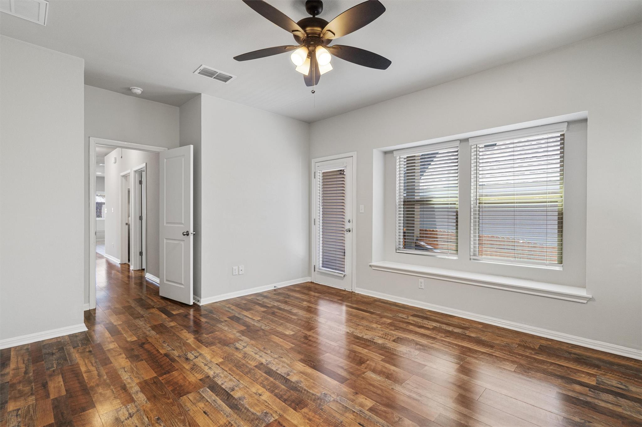 256 Pelican Bay Cir Property Photo 16