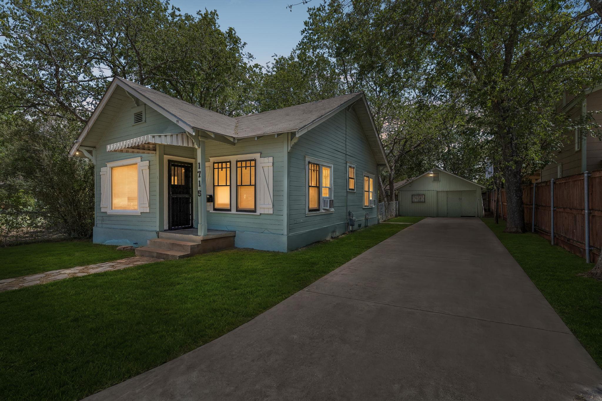 1715 Briar St Property Photo 1