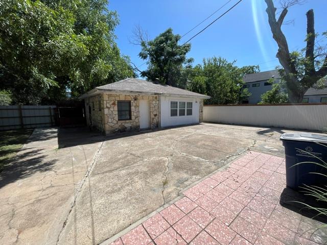 1506 E 2nd St Property Photo 12