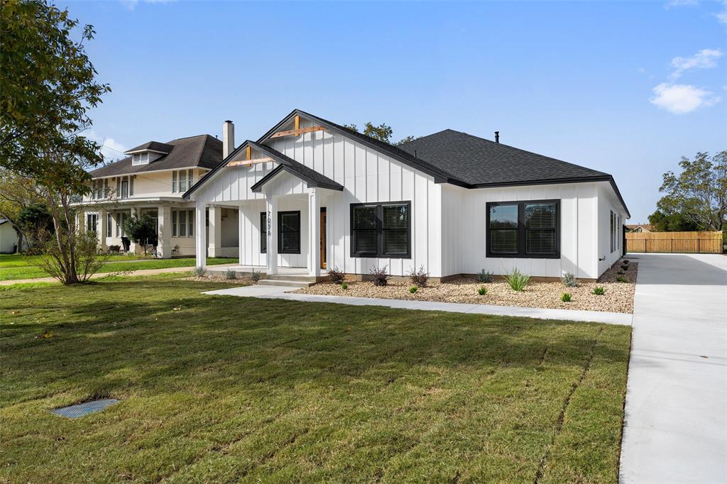 705a Sloan St Property Photo 2