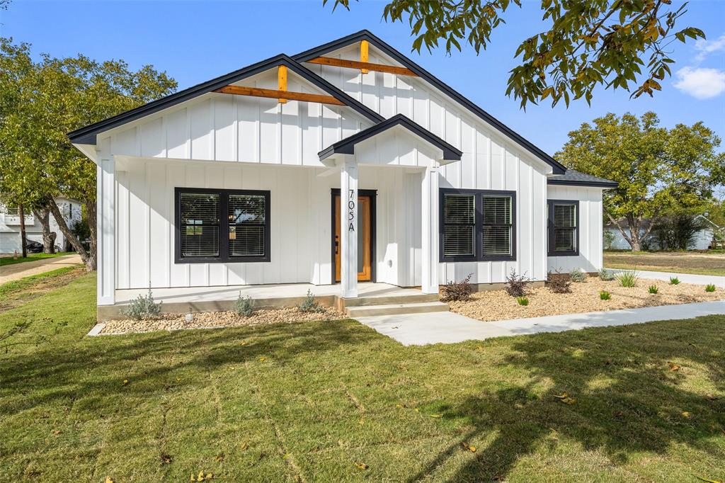 705a Sloan St Property Photo 3