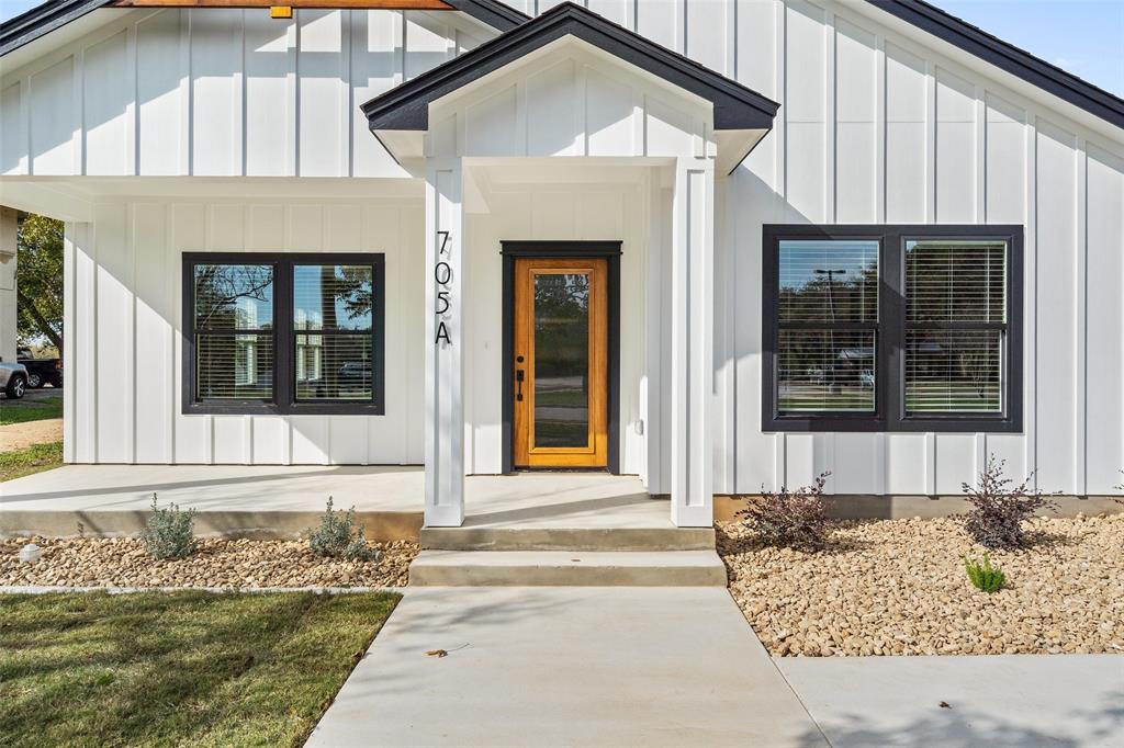 705a Sloan St Property Photo 4