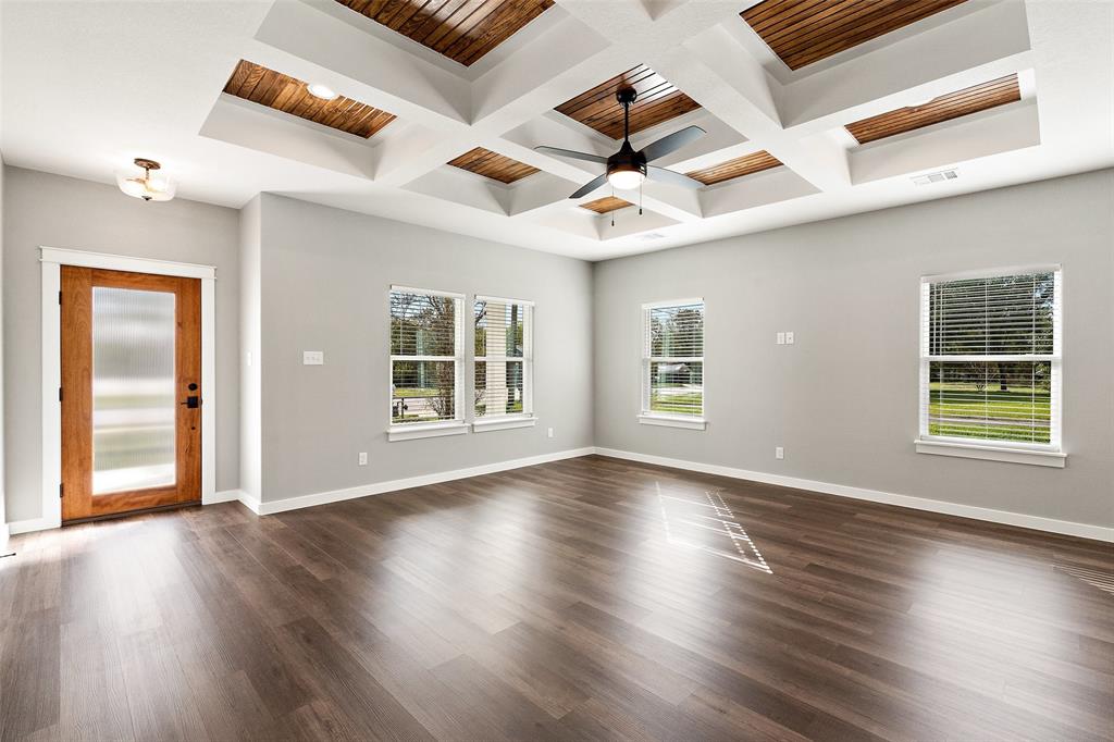 705a Sloan St Property Photo 5