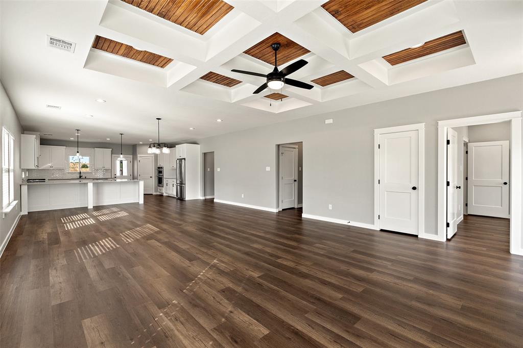 705a Sloan St Property Photo 6