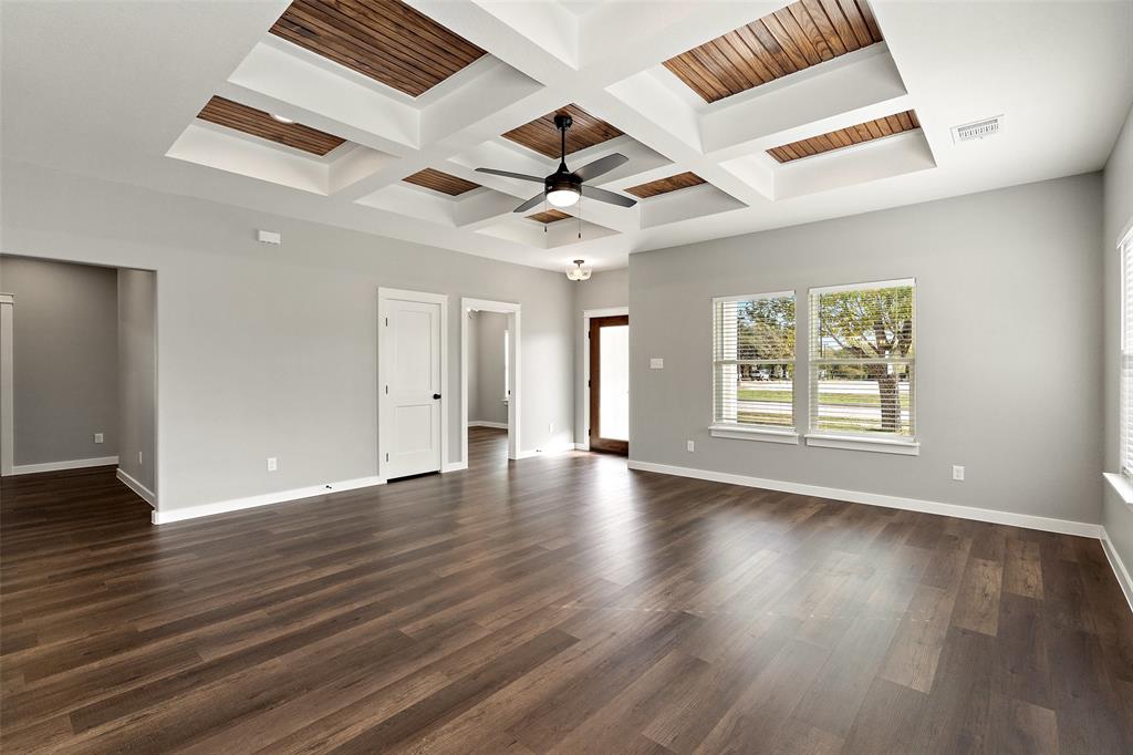 705a Sloan St Property Photo 7