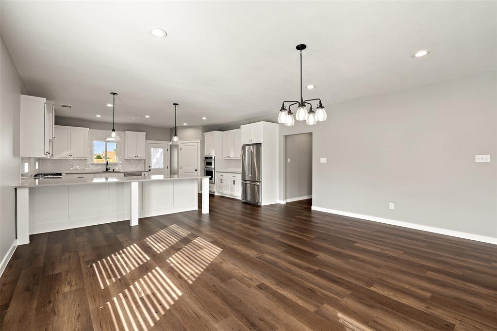 705a Sloan St Property Photo 8