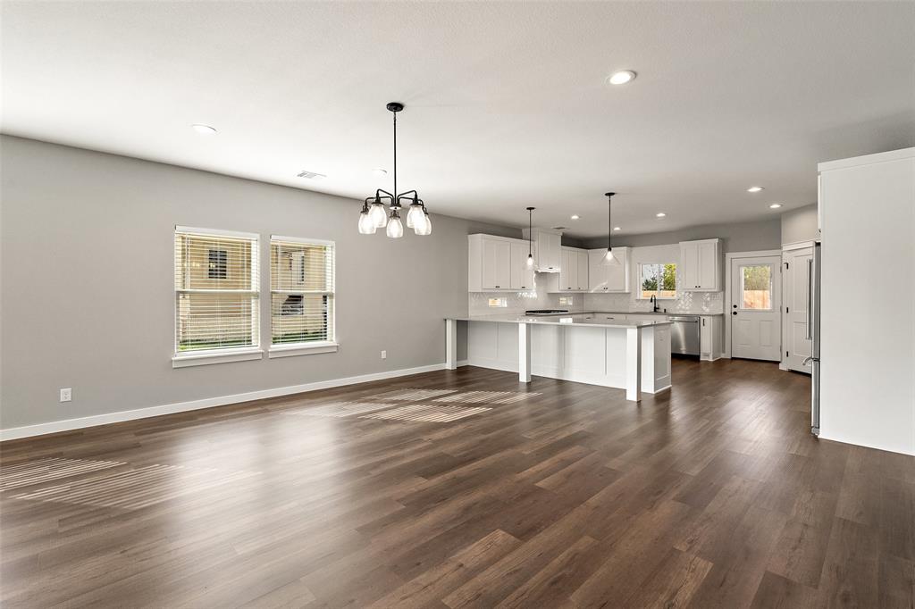 705a Sloan St Property Photo 9