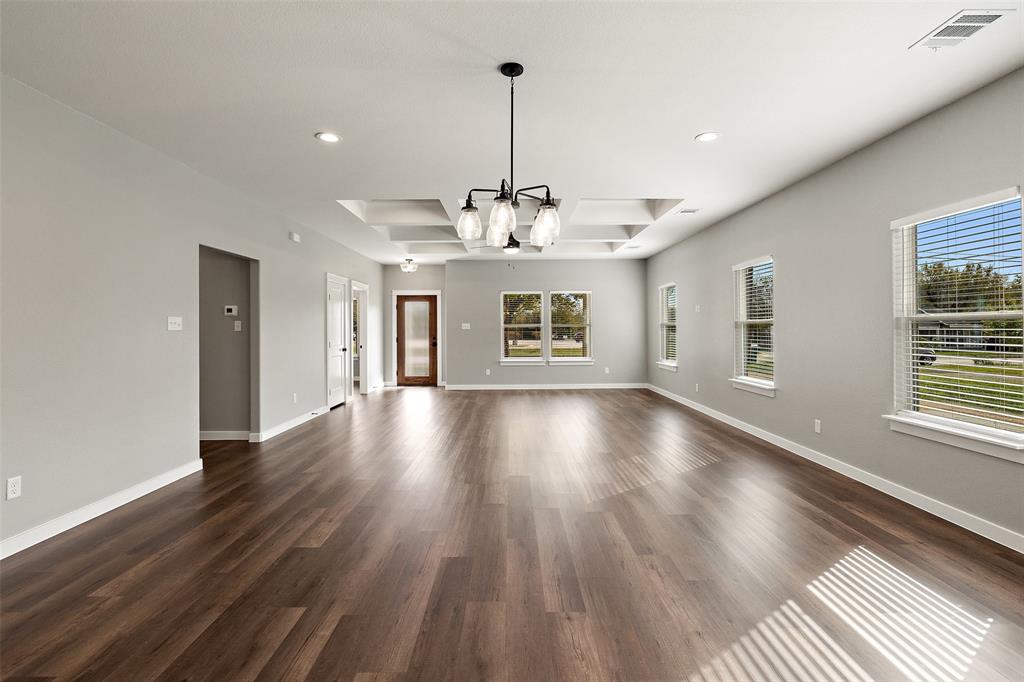 705a Sloan St Property Photo 10