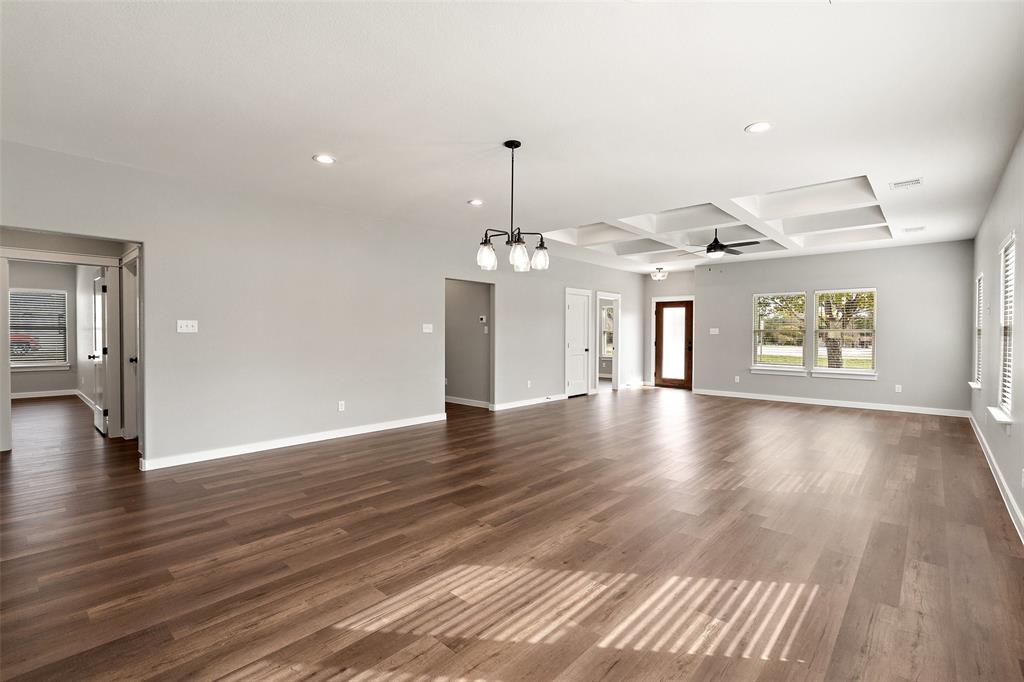 705a Sloan St Property Photo 11