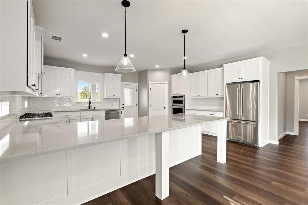 705a Sloan St Property Photo 12