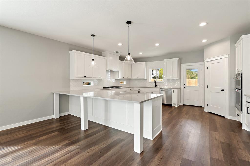 705a Sloan St Property Photo 14