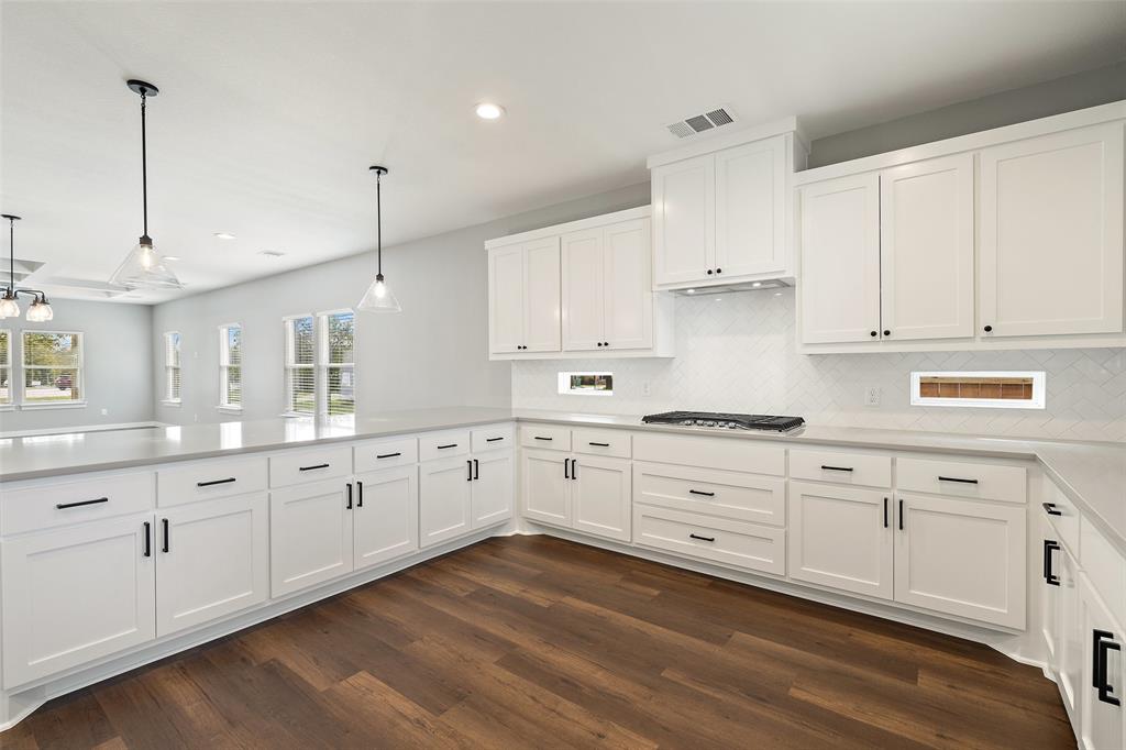 705a Sloan St Property Photo 16