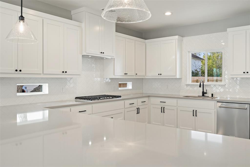 705a Sloan St Property Photo 19