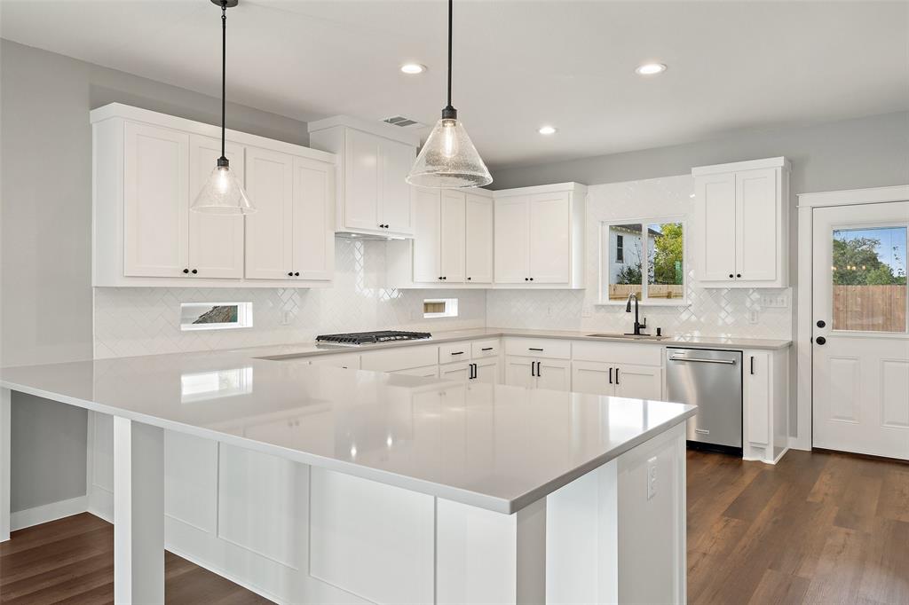 705a Sloan St Property Photo 20