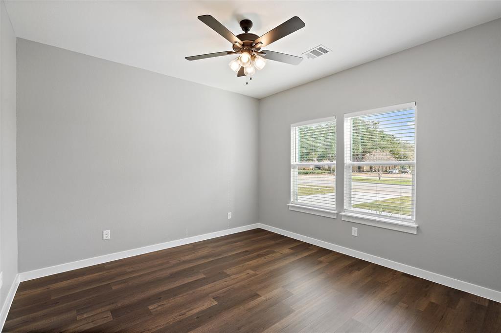 705a Sloan St Property Photo 26