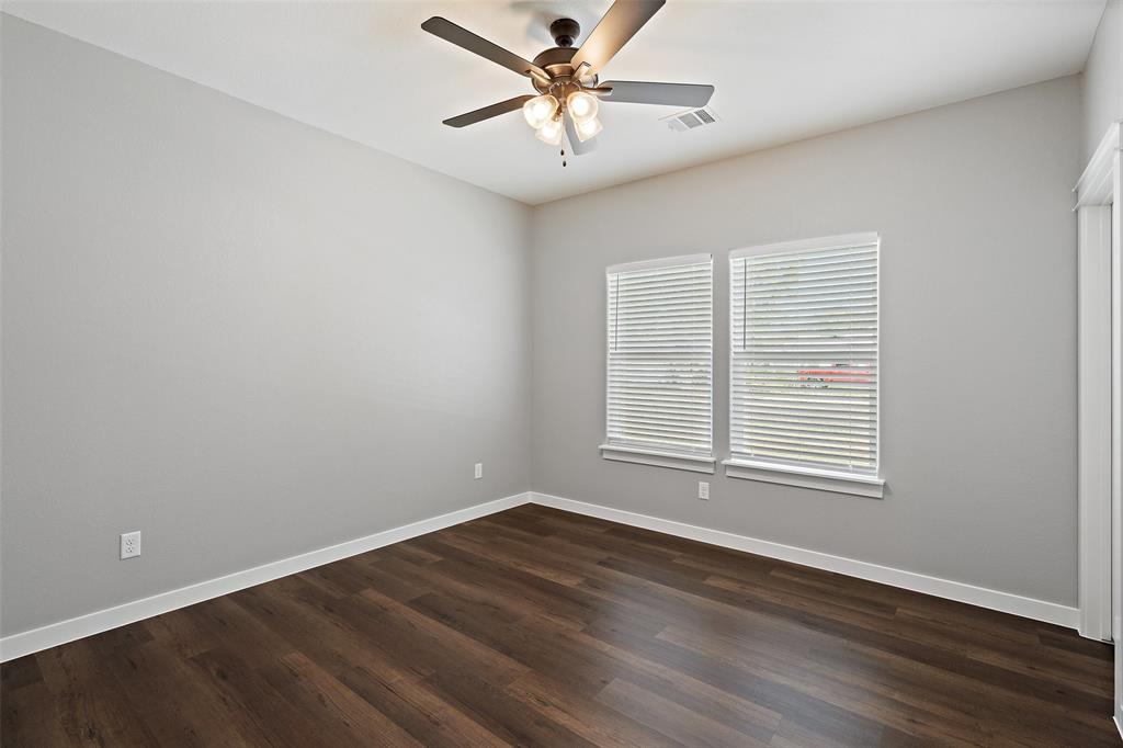 705a Sloan St Property Photo 27