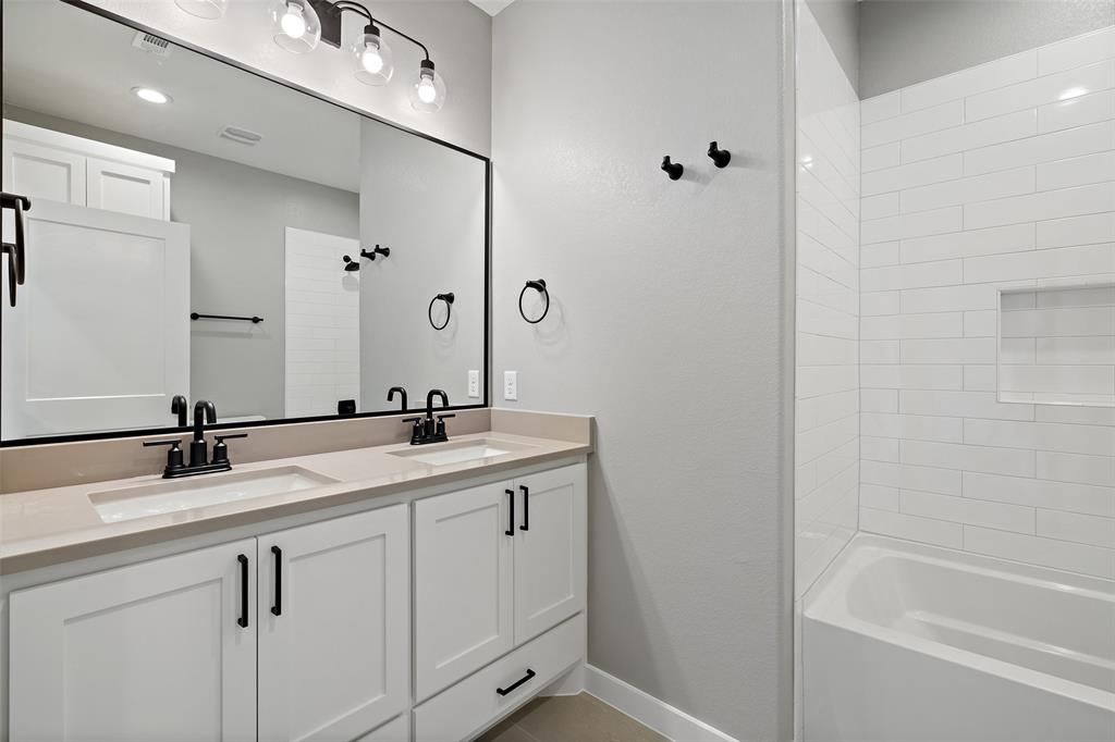 705a Sloan St Property Photo 28