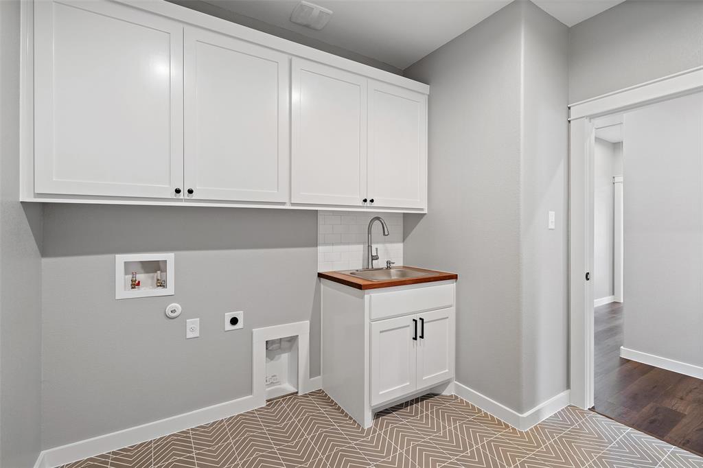 705a Sloan St Property Photo 31