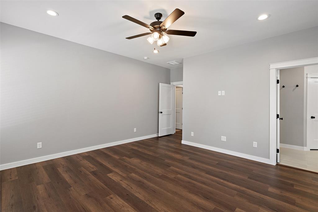 705a Sloan St Property Photo 33