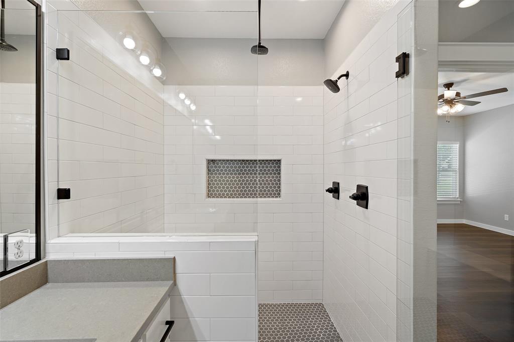 705a Sloan St Property Photo 35